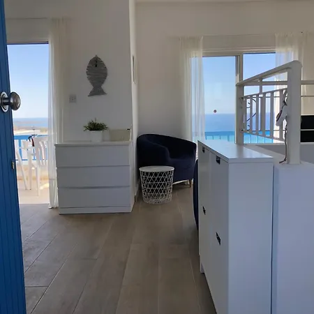Paphos - 2 Bed Apt, Amazing Sea Views, Pool, 15 Min Walk To