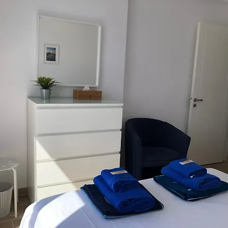 Paphos - 2 Bed Apt, Amazing Sea Views, Pool, 15 Min Walk To