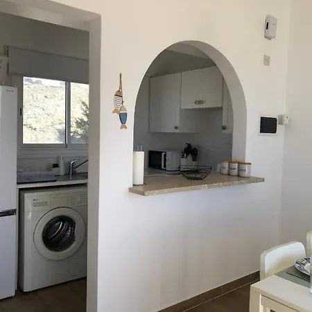 Paphos - 2 Bed Apt, Amazing Sea Views, Pool, 15 Min Walk To דירה *