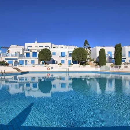 Paphos - 2 Bed Apt, Amazing Sea Views, Pool, 15 Min Walk To