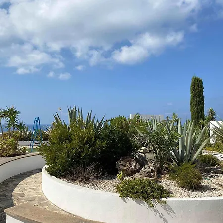 Апартаменты Ikaria Village Magnificent 2 Bed With Sea Views Хлоракас